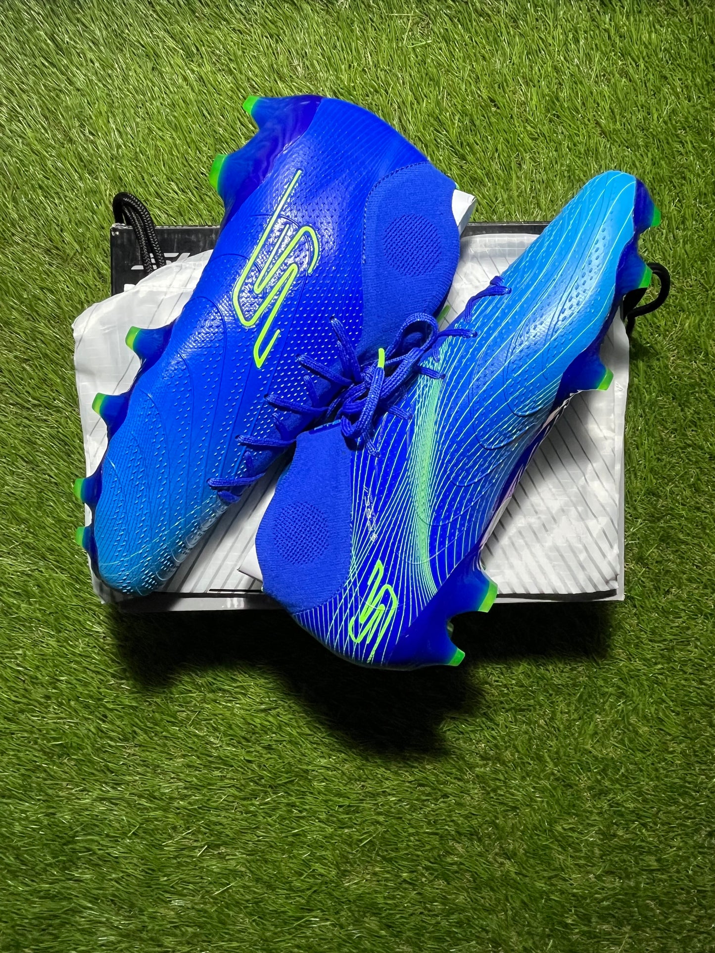 Skechers football boots